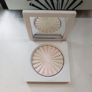 Ofra x Nikkietutorials Highlighter Cloud 9